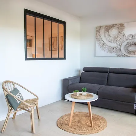 Charming Ideally Located In Mandelieu